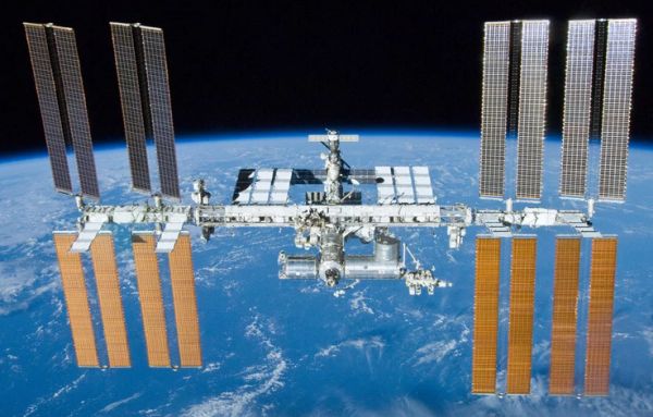 COSMONAUTS DRILL INTO ISS TO REPAIR AIR-LEAK CRACKS