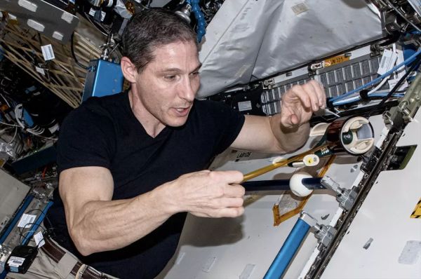 NASA TAPS HIGH SCHOOL STUDENTS FOR SPACE STATION DUCT TAPE DISPENSER