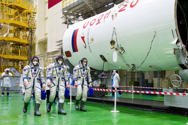 NASA ASTRONAUT, TWO COSMONAUTS SET FOR LAUNCH TO SPACE STATION