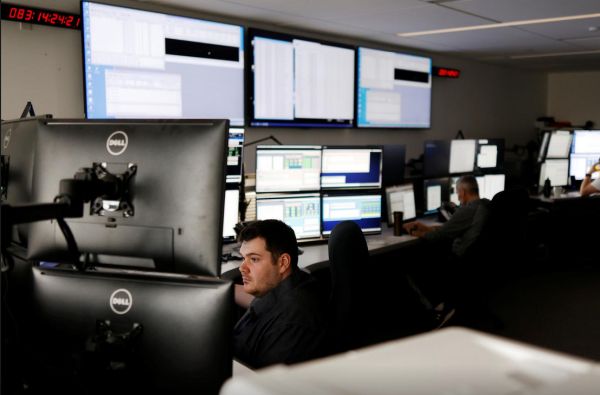 CANADA'S TELESAT TAKES ON MUSK AND BEZOS IN SPACE RACE TO PROVIDE FAST BROADBAND