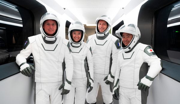 DRAGON CREW REHEARSES FOR LAUNCH DAY, FIRST-LOOK WEATHER FORECAST LOOKS GOOD