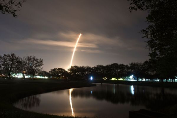 ELON MUSK’S SATELLITE INTERNET PROJECT IS TOO RISKY, RIVALS SAY