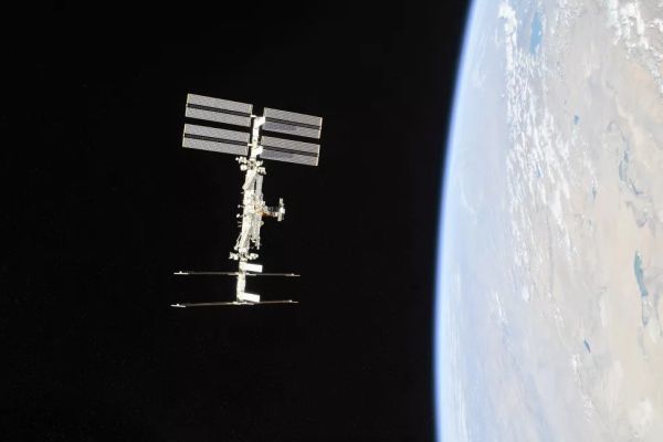 NASA AND AXIOM INK DEAL FOR 1ST PRIVATE ASTRONAUT MISSION TO SPACE STATION