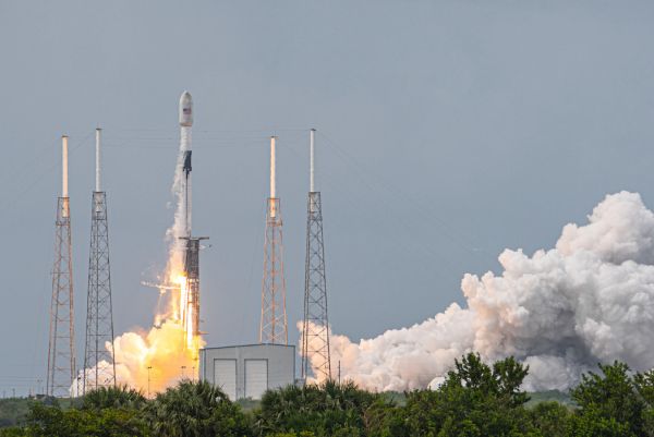 SPACEX ROCKET HAULS 88 SMALL SATELLITES INTO POLAR ORBIT