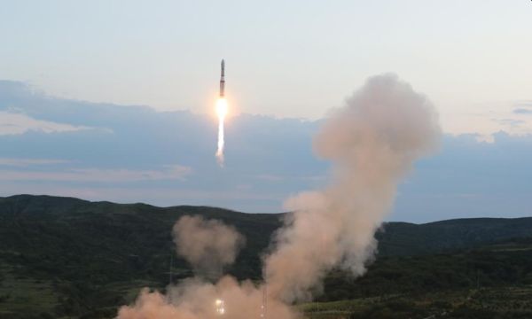 CHINA LAUNCHES NEW SATELLITE GROUP