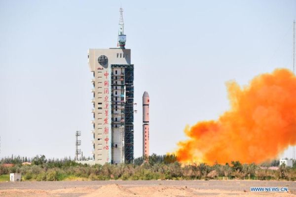 CHINA LAUNCHES TIANHUI I-04 SATELLITE(1/4)