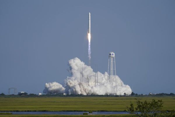SPACE STATION SUPPLIES LAUNCHED WITH A PIZZA DELIVERY FOR 7