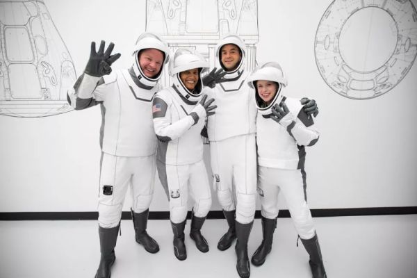 WHY SPACEX'S PRIVATE INSPIRATION4 MISSION TO EARTH ORBIT IS SO IMPORTANT
