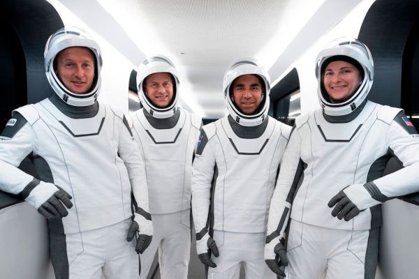CREW DRAGON LAUNCH DELAYED BY “MINOR MEDICAL ISSUE” WITH AN ASTRONAUT