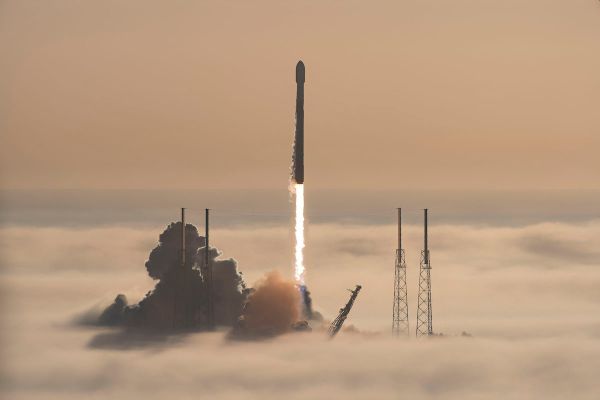 SPACEX LAUNCH STARTS DEPLOYMENT OF NEW STARLINK ORBITAL SHELL