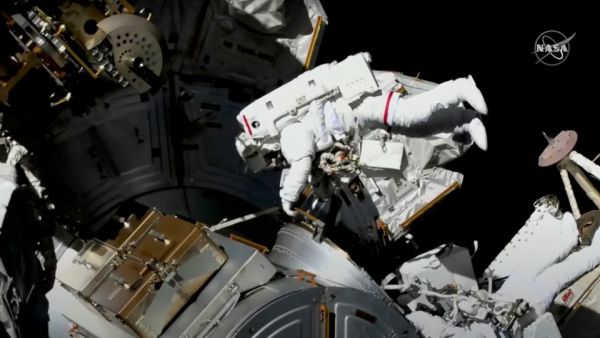 NASA ASTRONAUTS REPLACE FAULTY SPACE STATION ANTENNA DURING SPACEWALK