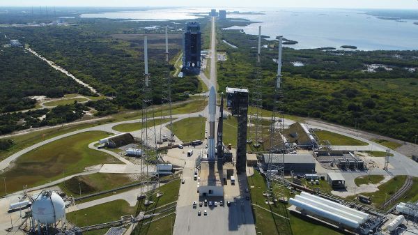 FUEL LEAK AT LAUNCH PAD DELAYS ATLAS 5 MISSION