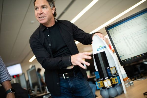 FIRM PLANNING 100,000 SATELLITES CLAIMS IT WILL “CLEAN SPACE” BY CAPTURING DEBRIS