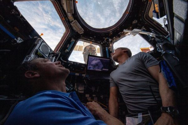GRIPPING RESEARCH ON SPACE STATION AS TWO CARGO MISSIONS NEAR LAUNCH