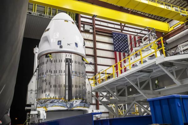 SPACEX HINTS AT REPLACING RUSSIAN SPACE STATION SERVICES