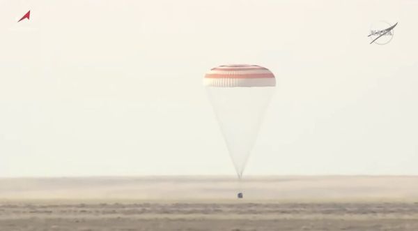 SOYUZ RETURNS ASTRONAUT AND COSMONAUTS FROM SPACE STATION