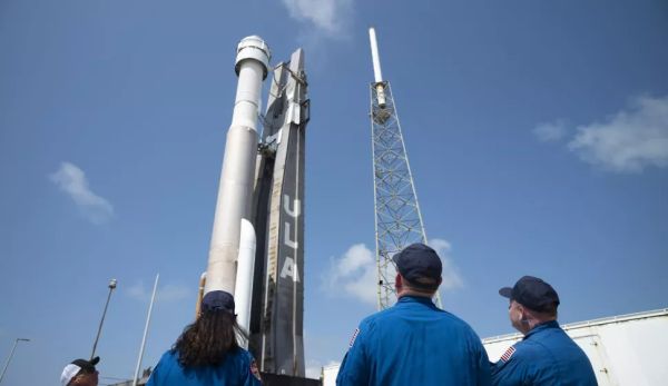 NASA ASSIGNS 2 ASTRONAUTS TO FLY ON BOEING STARLINER'S 1ST CREWED MISSION