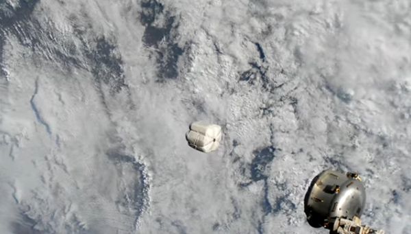 TRASH BAG JETTISONED FROM SPACE STATION IN WASTE-MANAGEMENT FIRST