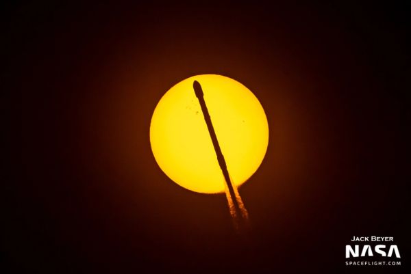 SPACEX LAUNCHES STARLINK 4-29 FROM VANDENBERG HOURS AFTER CREW MISSION