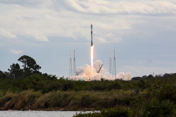 ANOTHER BATCH OF STARLINK SATELLITES LAUNCH FROM CAPE CANAVERAL