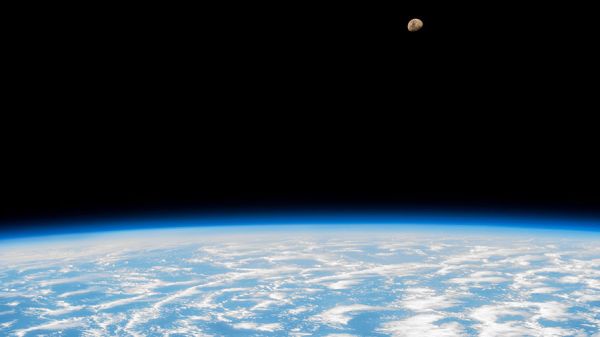 CREW GOES INTO THANKSGIVING WITH SPACEWALK AND DRAGON PREPS