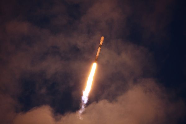 SPACEX DELIVERS FOR RIVAL ONEWEB WITH SUNSET LAUNCH FROM KENNEDY SPACE CENTER