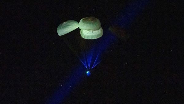 ASTRONAUT CREW SPLASHES DOWN NEAR FLORIDA, ENDING FIVE-MONTH STAY IN SPACE