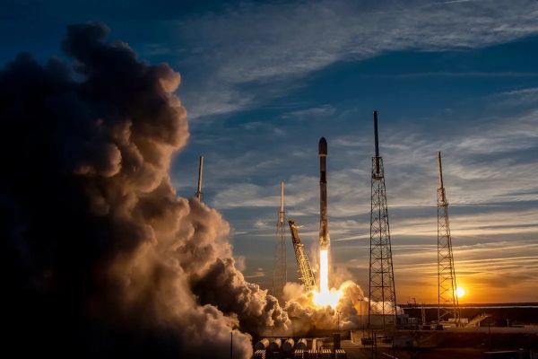 SPACEX EXPERIENCING PROBLEMS WITH FIRST UPGRADED STARLINK V2 SATELLITES