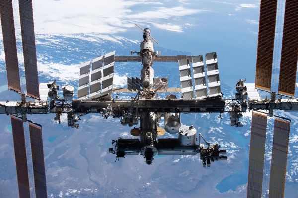 CANADA AGREES TO ISS EXTENSION TO 2030