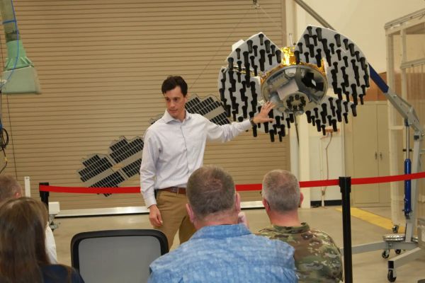 AIR FORCE NAVIGATION SATELLITE EXPERIMENT APPLYING LESSONS FROM GPS