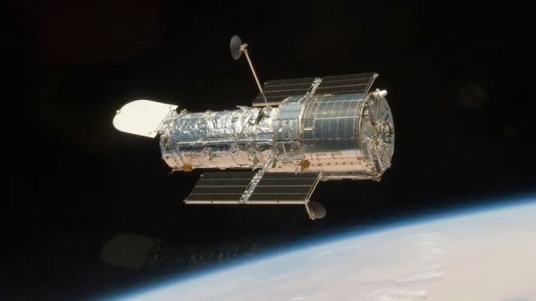 ASTROSCALE AND MOMENTUS OFFER CONCEPT FOR REBOOSTING HUBBLE
