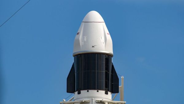 WATCH SPACEX LAUNCH DRAGON CARGO MISSION TO SPACE STATION SUNDAY AFTER ONE-DAY DELAY