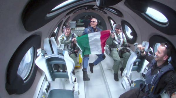 VIRGIN GALACTIC LAUNCHES IT’S FIRST COMMERCIAL FLIGHT TO SPACE