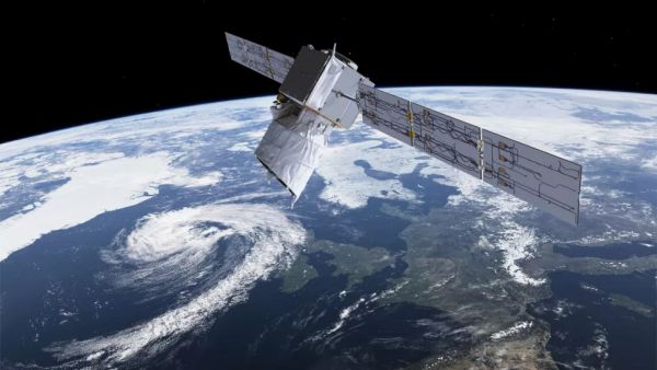 EUROPEAN SATELLITE WILL FALL TO EARTH TODAY IN LANDMARK 'ASSISTED REENTRY'
