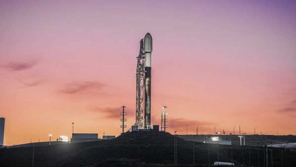 WATCH A SPACEX FALCON 9 ROCKET LAUNCH A COMMUNICATIONS SATELLITE TONIGHT