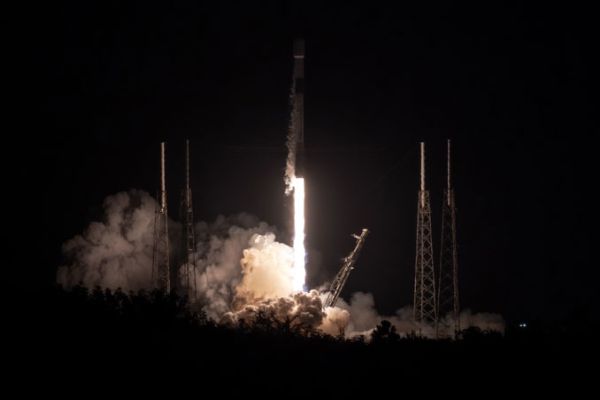 22 STARLINK SATELLITES SOAR FROM CAPE CANAVERAL