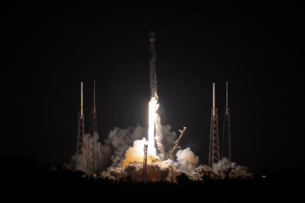 SPACEX FALCON 9 LAUNCHES 22 STARLINK SATELLITES FROM CAPE CANAVERAL