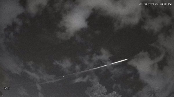 STARLINK SATELLITE DISINTEGRATES OVER THE CARIBBEAN