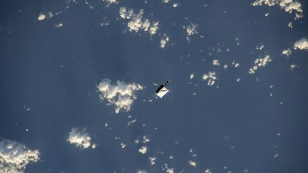 ASTRONAUTS DROPPED A TOOL BAG DURING AN ISS SPACEWALK, AND YOU CAN SEE IT WITH BINOCULARS