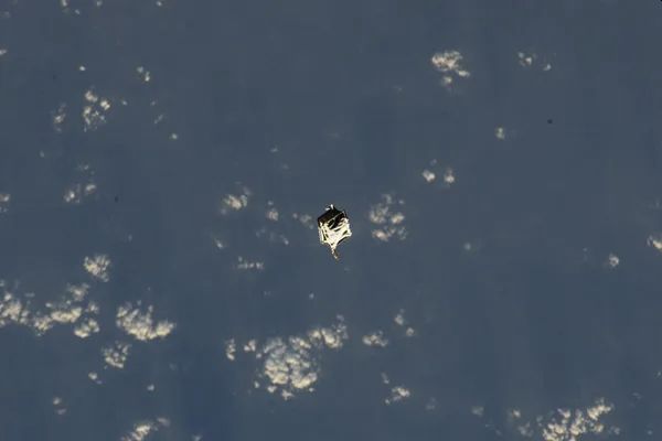 NASA TOOL BAG TONIGHT: HOW TO SEE THE DROPPED SPACE BOX FLOATING ACROSS THE SKY