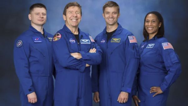 SPACEX DELAYS CREW-8 ASTRONAUT LAUNCH FOR NASA TO FEB. 28 TO MAKE WAY FOR PRIVATE MOON MISSION