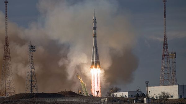 RUSSIA LAUNCHES CREW OF THREE, INCLUDING U.S. ASTRONAUT, TO SPACE STATION