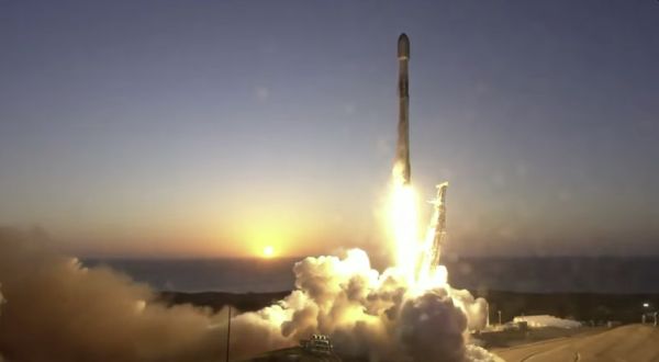 SPACEX BEGINS COMMERCIAL DIRECT TO CELL STARLINK CONSTELLATION WITH FALCON 9 FLIGHT FROM VANDENBERG SPACE FORCE BASE