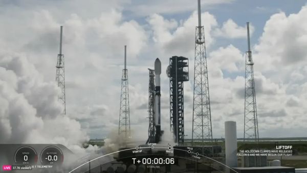 SPACEX FALCON 9 ROCKET SUFFERS RARE LAST-SECOND ABORT DURING STARLINK SATELLITE LAUNCH 