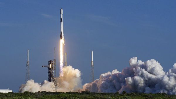 SPACEX LAUNCHES 21 STARLINK SATELLITES TO ORBIT FROM FLORIDA