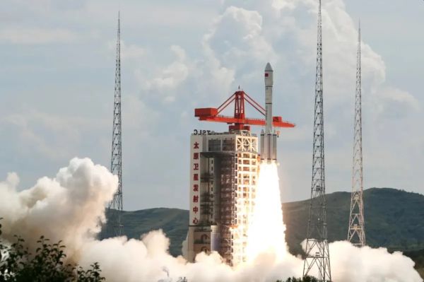 BRIGHTNESS OF FIRST CHINESE BROADBAND CONSTELLATION SATELLITES ALARMS ASTRONOMERS