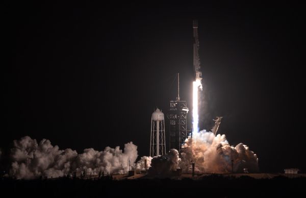 SPACEX LAUNCHES 21 STARLINK SATELLITES ON FALCON 9 ROCKET FROM THE KENNEDY SPACE CENTER